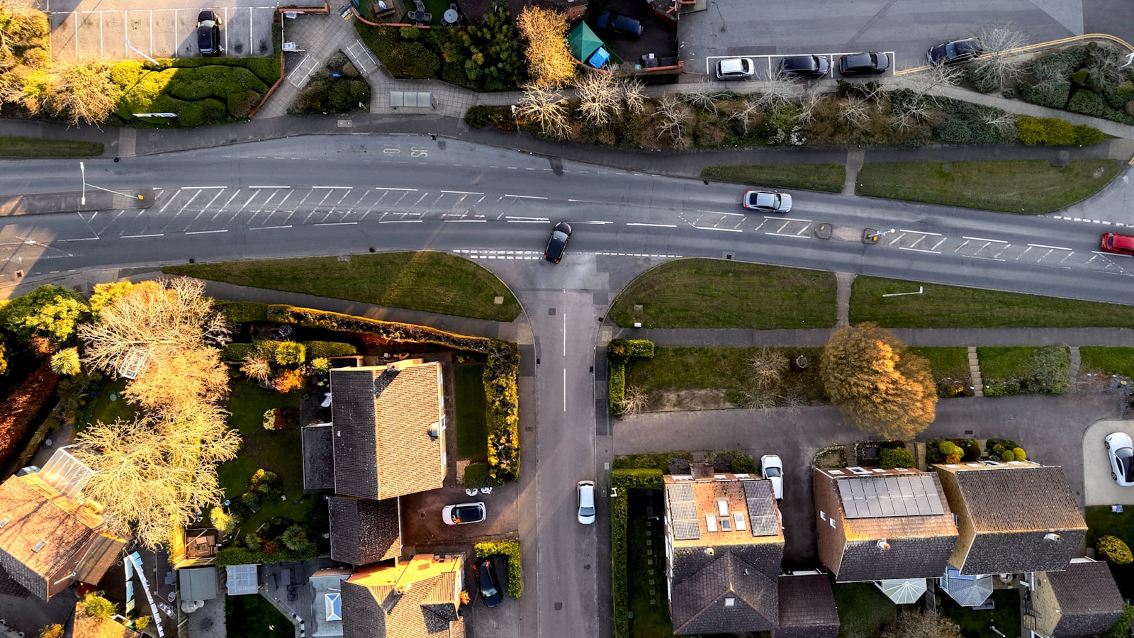 Luchtfoto van een Belgische woonwijk met straten en huizen